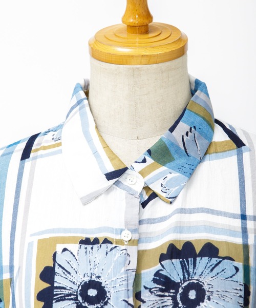 AS KNOW AS de base（アズノゥアズドゥバズ）の「先染め花スタンプＳＨＯＰ（シャツワンピース・レディース・サックスブルー/レッド・FREE）」の9枚目の写真