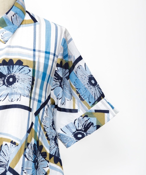 AS KNOW AS de base（アズノゥアズドゥバズ）の「先染め花スタンプＳＨＯＰ（シャツワンピース・レディース・サックスブルー/レッド・FREE）」の10枚目の写真