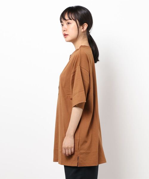 ehka sopo（エヘカソポ）の「ヘンリーネック前後着Tシャツ（Tシャツ/カットソー・レディース・キナリ/グリーン/ブラウン・ﾌﾘ-）」の4枚目の写真