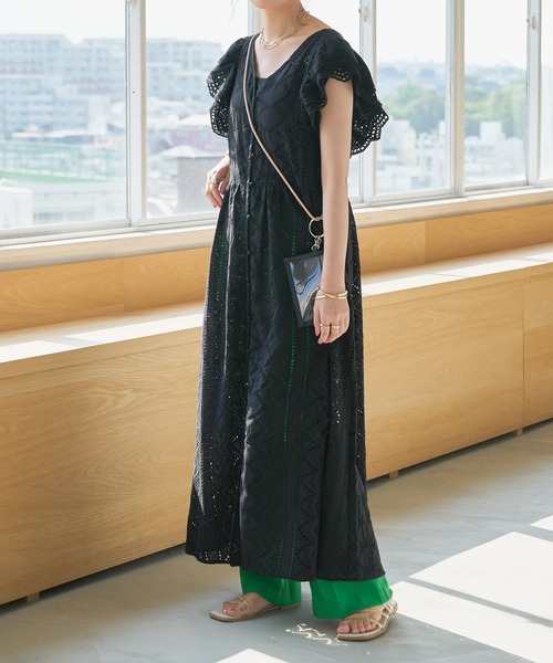 DISCOAT（ディスコート）の「生地レースフリルノースリーブワンピース（ワンピース・レディース・ブラック/イエロー・FREE）」の4枚目の写真