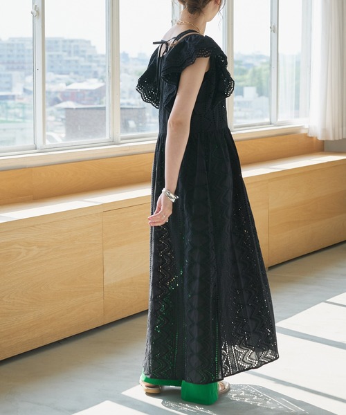 DISCOAT（ディスコート）の「生地レースフリルノースリーブワンピース（ワンピース・レディース・ブラック/イエロー・FREE）」の6枚目の写真