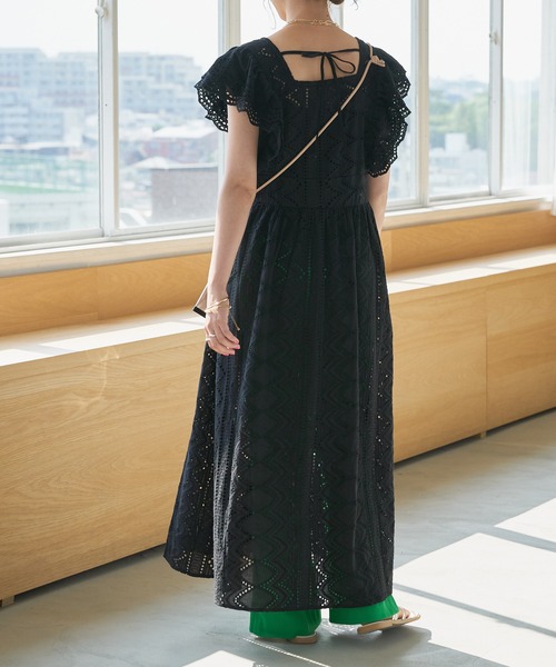 DISCOAT（ディスコート）の「生地レースフリルノースリーブワンピース（ワンピース・レディース・ブラック/イエロー・FREE）」の5枚目の写真