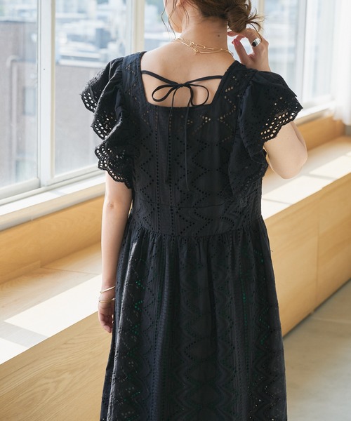 DISCOAT（ディスコート）の「生地レースフリルノースリーブワンピース（ワンピース・レディース・ブラック/イエロー・FREE）」の7枚目の写真