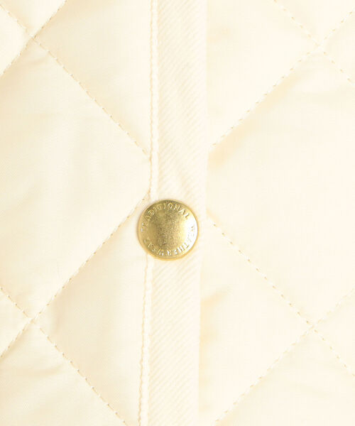 Traditional Weatherwear(トラディショナルウェザーウェア)の「【別注】【TRADITIONAL WEATHERWEAR/トラディショナル ウェザーウェア】ARKLY キルティングショートコート(ブルゾン・レディース・オフホワイト/ブラック/オリーブ・34/36)」の8枚目の写真