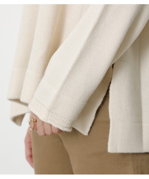 crie conforto（クリーコンフォルト）の「衿付きＶネックニット（ニット/セーター・レディース・ライトブラウン/アイボリー/キャメル・MEDIUM/SMALL）」の19枚目の写真
