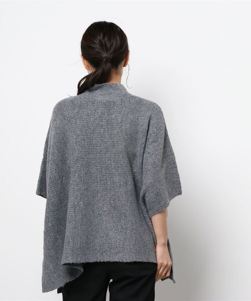 e.r.g*(イーアールジー)の「ボトルネック ニットポンチョ(ニット/セーター・レディース・ベージュ/ダークブラウン/グレー・M)」の5枚目の写真