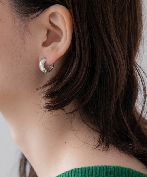 yuw（ユウ）の「ＳＬＶミニフープピアス　261633（ピアス（両耳用）・レディース・シルバー・FREE）」の2枚目の写真