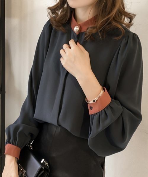 Diosfront（ディオスフロント）の「ボリュームスリーブ配色スタンドネックシャツ（シャツ/ブラウス・レディース・ホワイト/ネイビー・M/L）」の5枚目の写真