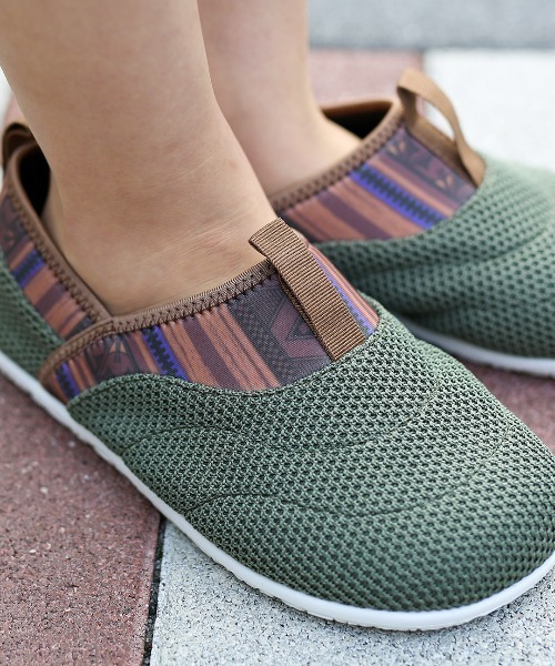 チチカカ(チチカカ)の「キルティングメッシュスニーカー(スリッポン・レディース・ホワイト/ブラック/カーキ・LARGE/MEDIUM)」の10枚目の写真