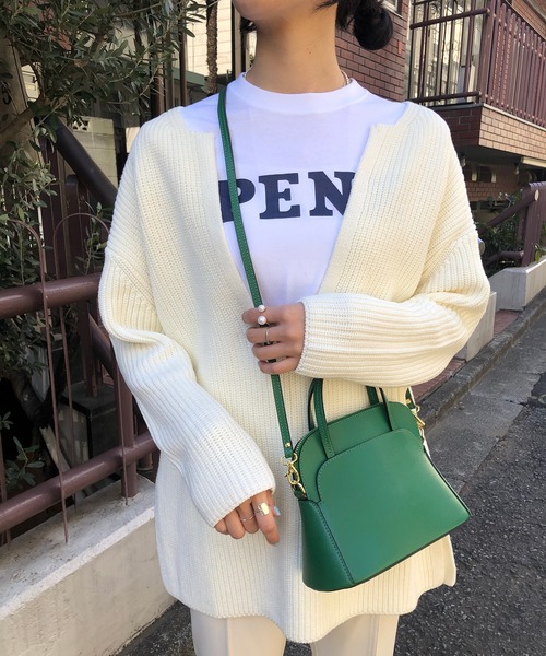 SHENERY（シーナリー）の「【WEB限定カラー：イエロー】片畦スリットネックチュニックニット（ニット/セーター・レディース・ネイビー/オフホワイト/イエロー/ブルー・FREE）」の2枚目の写真