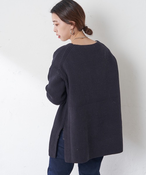 SHENERY（シーナリー）の「【WEB限定カラー：イエロー】片畦スリットネックチュニックニット（ニット/セーター・レディース・ネイビー/オフホワイト/イエロー/ブルー・FREE）」の21枚目の写真