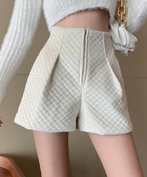 Opinion korean town(オピニオン コリアン タウン)の「キルティングベロアショートパンツ(その他パンツ・レディース・ホワイト/ブラック・S/M/L)」の2枚目の写真