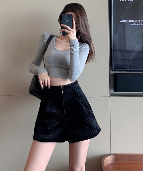 Opinion korean town(オピニオン コリアン タウン)の「キルティングベロアショートパンツ(その他パンツ・レディース・ホワイト/ブラック・S/M/L)」の9枚目の写真
