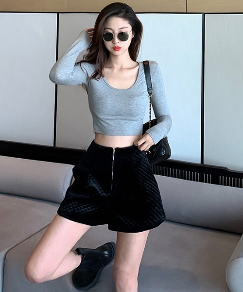 Opinion korean town(オピニオン コリアン タウン)の「キルティングベロアショートパンツ(その他パンツ・レディース・ホワイト/ブラック・S/M/L)」の10枚目の写真
