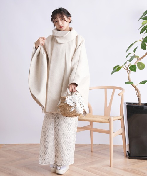 utatane（ウタタネ）の「和装コート ポンチョ ニコアンティーク（ポンチョ・レディース・ベージュ・FREE）」の2枚目の写真