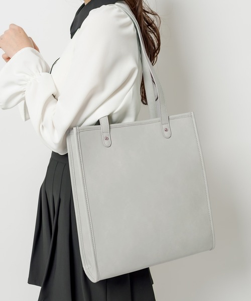 OLIVE des OLIVE（オリーブデオリーブ）の「タテ長トリミングトートバッグ（トートバッグ・レディース・ピンク/サックスブルー/ブラック/ライトベージュ・FREE）」の4枚目の写真