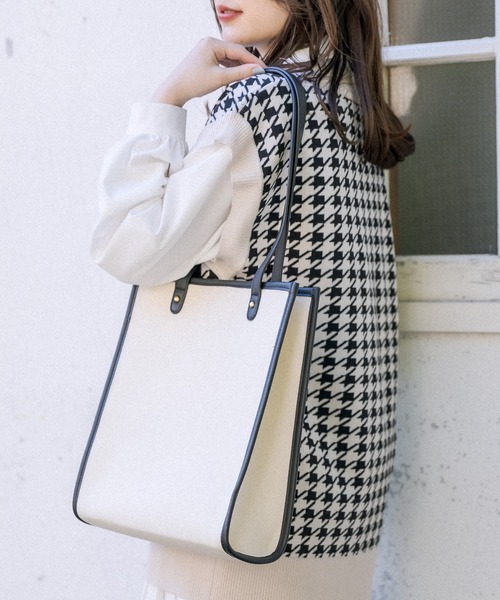 OLIVE des OLIVE（オリーブデオリーブ）の「タテ長トリミングトートバッグ（トートバッグ・レディース・ピンク/サックスブルー/ブラック/ライトベージュ・FREE）」の2枚目の写真