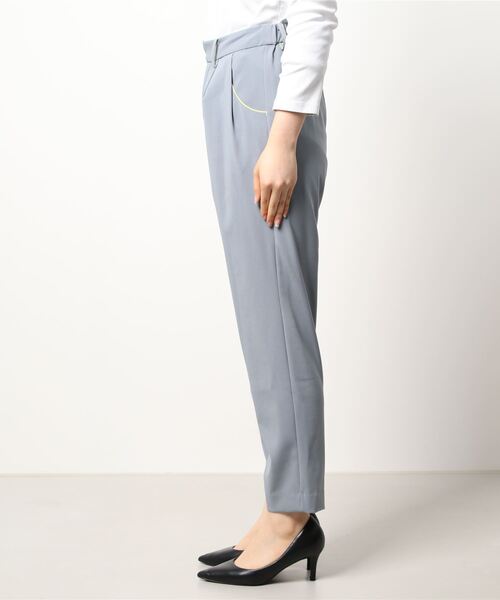 Q（キュー）の「パイピングポケットタックパンツ（その他パンツ・レディース・ブラック/カリビアンブルー・MEDIUM）」の3枚目の写真