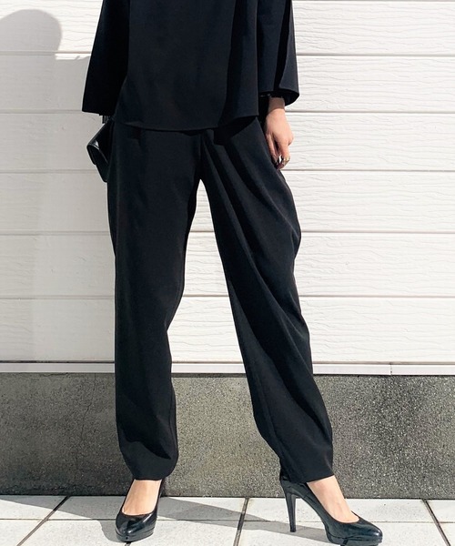 Q（キュー）の「パイピングポケットタックパンツ（その他パンツ・レディース・ブラック/カリビアンブルー・MEDIUM）」の2枚目の写真