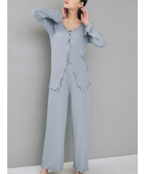 MERCURYDUO(マーキュリーデュオ)の「【GENTLE】配色メロウカットソーセットアップ(ルームウェア/パジャマ・レディース・ブラック/ライトブルー・FREE)」の3枚目の写真