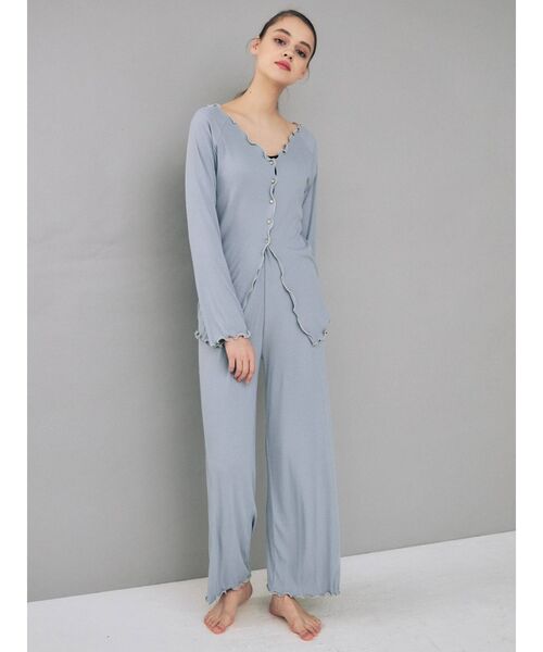 MERCURYDUO(マーキュリーデュオ)の「【GENTLE】配色メロウカットソーセットアップ(ルームウェア/パジャマ・レディース・ブラック/ライトブルー・FREE)」の4枚目の写真