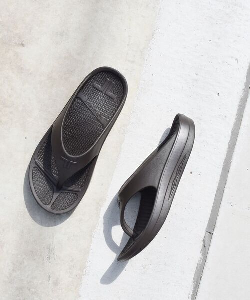 TELIC（テリック）の「TELIC:FLIP FLOP◇（サンダル・レディース・ブラック/ブラウン/オフホワイト/カーキ・SMALL/MEDIUM/X-SMALL）」の4枚目の写真