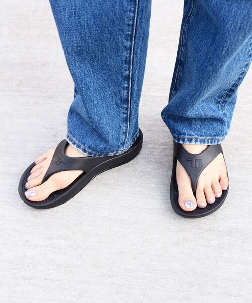 TELIC（テリック）の「TELIC:FLIP FLOP◇（サンダル・レディース・ブラック/ブラウン/オフホワイト/カーキ・SMALL/MEDIUM/X-SMALL）」の22枚目の写真