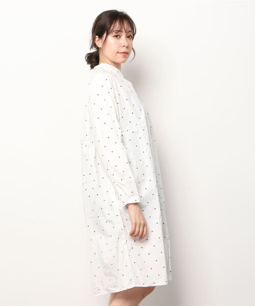 Dream garden(ドリームガーデン)の「ドットプリント バンドカラーシャツワンピース(シャツワンピース・レディース・ホワイト/ブラック・M/L)」の3枚目の写真