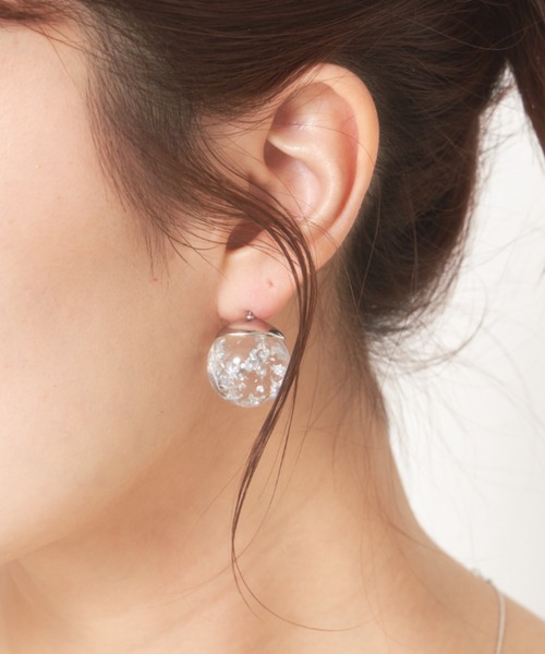 VANNIE U(ヴァニーユー)の「sphere earring(イヤリング・レディース・シルバー/ゴールド/クリア・FREE)」の2枚目の写真