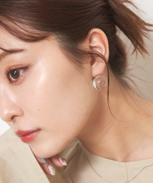 VANNIE U(ヴァニーユー)の「sphere earring(イヤリング・レディース・シルバー/ゴールド/クリア・FREE)」の3枚目の写真