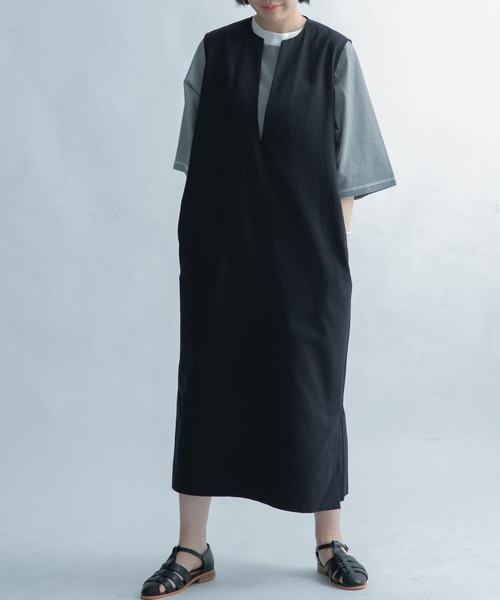 FORK&SPOON（フォークアンドスプーン）の「FORK&SPOON　スリットネックノースリーブワンピース（ワンピース・レディース・ブラック/ベージュ・2/1）」の9枚目の写真