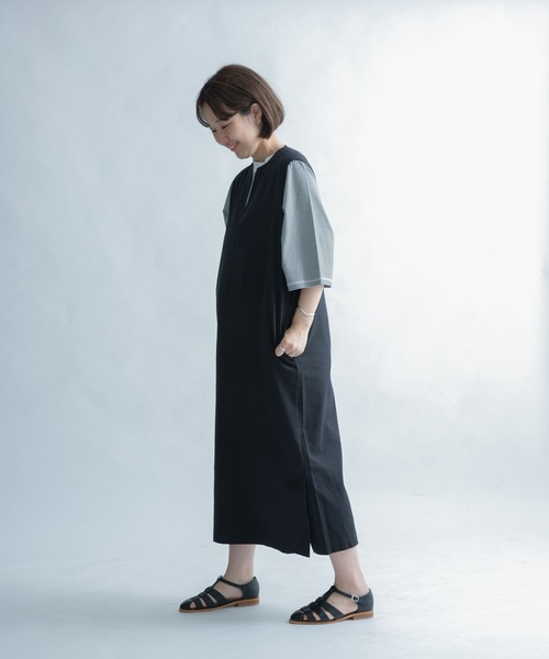 FORK&SPOON（フォークアンドスプーン）の「FORK&SPOON　スリットネックノースリーブワンピース（ワンピース・レディース・ブラック/ベージュ・2/1）」の10枚目の写真