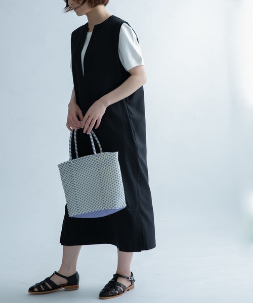 FORK&SPOON（フォークアンドスプーン）の「FORK&SPOON　スリットネックノースリーブワンピース（ワンピース・レディース・ブラック/ベージュ・2/1）」の13枚目の写真