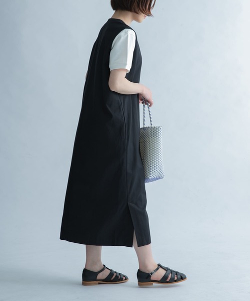 FORK&SPOON（フォークアンドスプーン）の「FORK&SPOON　スリットネックノースリーブワンピース（ワンピース・レディース・ブラック/ベージュ・2/1）」の14枚目の写真