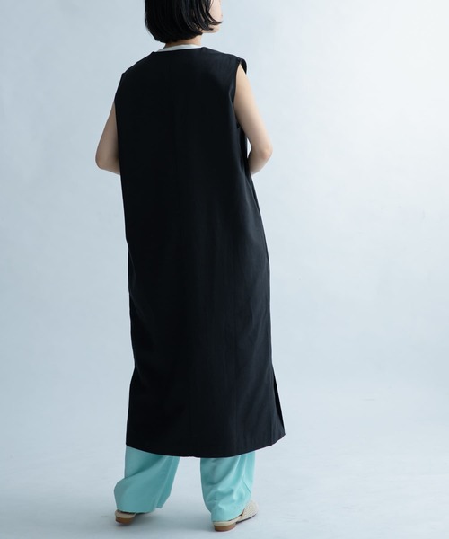 FORK&SPOON（フォークアンドスプーン）の「FORK&SPOON　スリットネックノースリーブワンピース（ワンピース・レディース・ブラック/ベージュ・2/1）」の15枚目の写真