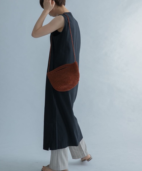 FORK&SPOON（フォークアンドスプーン）の「FORK&SPOON　スリットネックノースリーブワンピース（ワンピース・レディース・ブラック/ベージュ・2/1）」の18枚目の写真