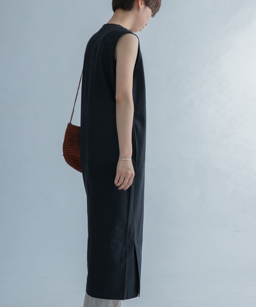 FORK&SPOON（フォークアンドスプーン）の「FORK&SPOON　スリットネックノースリーブワンピース（ワンピース・レディース・ブラック/ベージュ・2/1）」の19枚目の写真