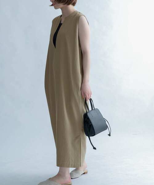 FORK&SPOON（フォークアンドスプーン）の「FORK&SPOON　スリットネックノースリーブワンピース（ワンピース・レディース・ブラック/ベージュ・2/1）」の20枚目の写真