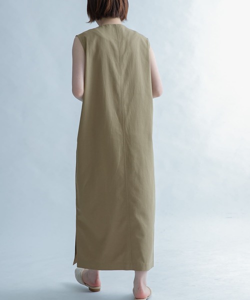 FORK&SPOON（フォークアンドスプーン）の「FORK&SPOON　スリットネックノースリーブワンピース（ワンピース・レディース・ブラック/ベージュ・2/1）」の22枚目の写真