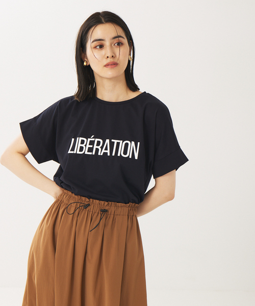 abahouse mavie（アバハウスマヴィ）の「ワイドロゴTシャツ2（Tシャツ/カットソー・レディース・チャコールグレー/ダークネイビー/ホワイト系その他/ホワイト系その他3/グリーン/ブラック・フリー）」の6枚目の写真