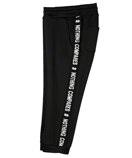 LUXSTYLE(ラグスタイル)の「ジャガードロゴテープクロップドジョガーパンツ(その他パンツ・メンズ・ブラック/ブラック系その他・M/L/XL)」の5枚目の写真