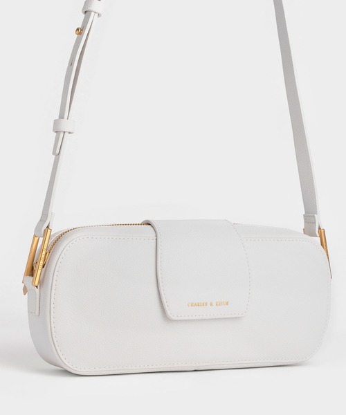 【出品準備中】CHARLES&KEITH ショルダーバッグ ホワイト/ベージュ CHARLES & KEITH（チャールズ & キース）の「Selby シェルビー