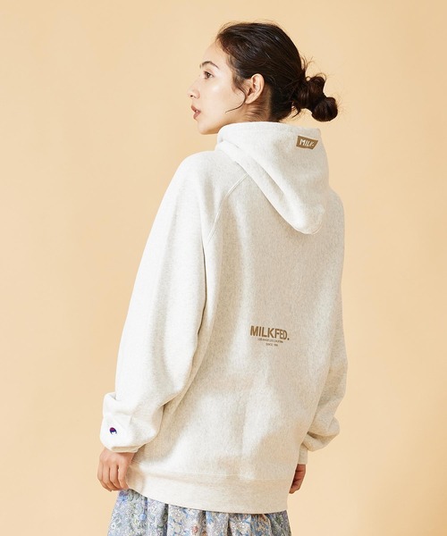 MILKFED.(ミルクフェド)の「MILKFED.ⅹCHAMPION SWEAT HOODIE(パーカー・レディース・ネイビー/ブラック/アッシュ/グリーン/オフホワイト・M/S)」の8枚目の写真