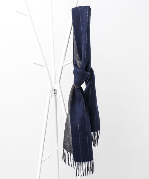 NOLLEY'S goodman（ノーリーズグッドマン）の「Wフェイスウールカシミヤストライプマフラー アラシャンカシミヤ混 30cm幅（マフラー・メンズ・ブラック×グレー/ネイビー・FREE）」の8枚目の写真