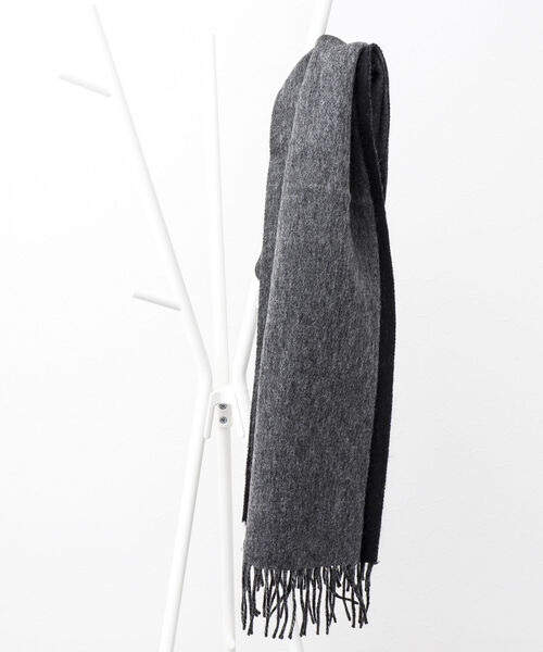 NOLLEY'S goodman（ノーリーズグッドマン）の「Wフェイスウールカシミヤストライプマフラー アラシャンカシミヤ混 30cm幅（マフラー・メンズ・ブラック×グレー/ネイビー・FREE）」の19枚目の写真
