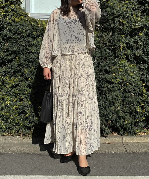 audrey and john wad（オードリーアンドジョンワッド）の「ペイントライクプリーツシフォンロングスカート（スカート・レディース・オフホワイト/ダークグレー/モカ・S/M）」の17枚目の写真