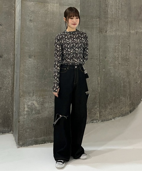 EPIMI E'PIMMY(エピミエピミー)の「ハイネックフラワーシアートップス(Tシャツ/カットソー・レディース・ネイビー/ベージュ/ブラック・MEDIUM)」の5枚目の写真