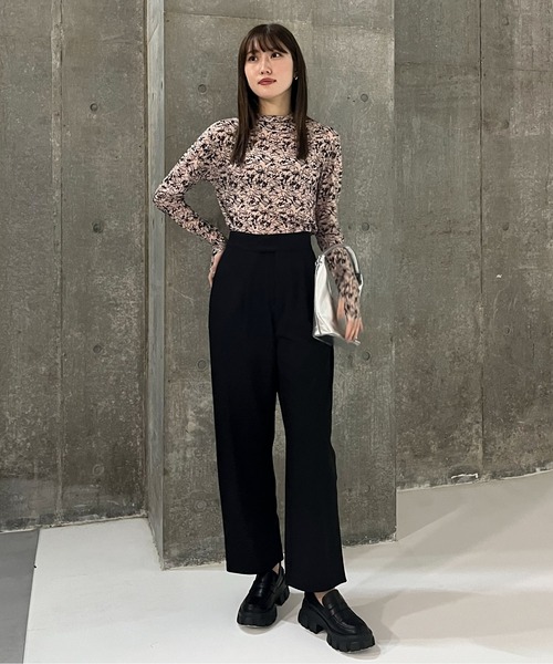 EPIMI E'PIMMY(エピミエピミー)の「ハイネックフラワーシアートップス(Tシャツ/カットソー・レディース・ネイビー/ベージュ/ブラック・MEDIUM)」の8枚目の写真