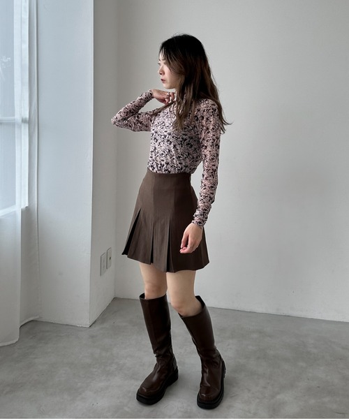 EPIMI E'PIMMY(エピミエピミー)の「ハイネックフラワーシアートップス(Tシャツ/カットソー・レディース・ネイビー/ベージュ/ブラック・MEDIUM)」の15枚目の写真