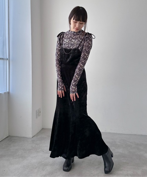 EPIMI E'PIMMY(エピミエピミー)の「ハイネックフラワーシアートップス(Tシャツ/カットソー・レディース・ネイビー/ベージュ/ブラック・MEDIUM)」の22枚目の写真